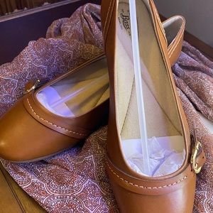 Bass Tan Matilda Flats. Brand New! Never Worn!